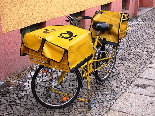 žluté poštovní kolo